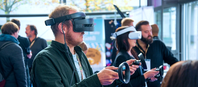 حلول AR/VR والواقع المختلط